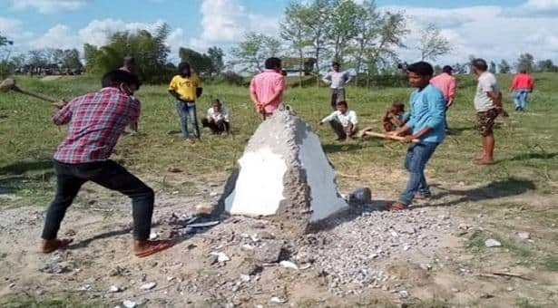 ভারতের সীমানা পিলার গুড়িয়ে দিলো নেপালিরা!