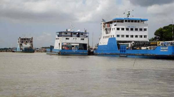 পাটুরিয়া-দৌলতদিয়া নৌপথে ফেরি সংকট, বাড়ছে ভোগান্তি