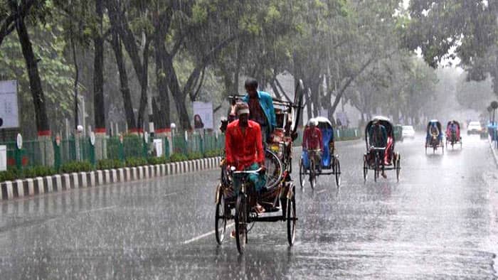 রাজধানীতে ভোর থেকে মুষলধারে বৃষ্টিতে জলাবদ্ধতা