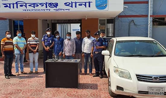 প্রাইভেটকারে যাত্রী তুলে জিম্মি করতো তারা