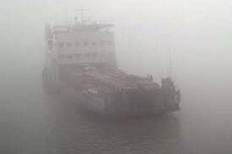 ঘন কুয়াশায় দৌলতদিয়া-পাটুরিয়ায় ফেরি চলাচল বন্ধ