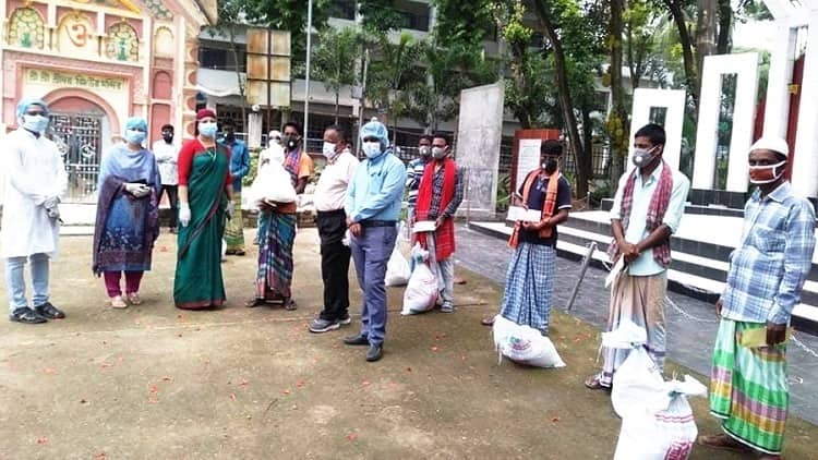 দিনমজুরদের মানবিকতার পুরস্কার দিলেন রূপগঞ্জ ইউএনও