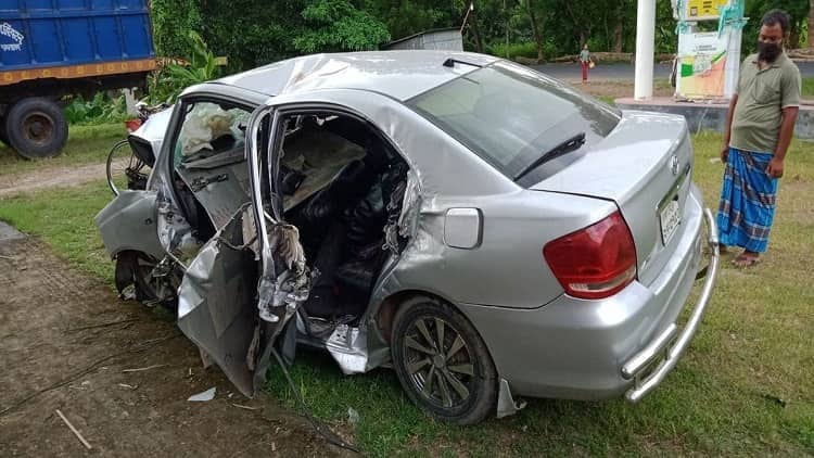 গোপালগঞ্জে প্রাইভেটকার দুর্ঘটনায় একই পরিবারের ৩ জনের প্রাণহানি