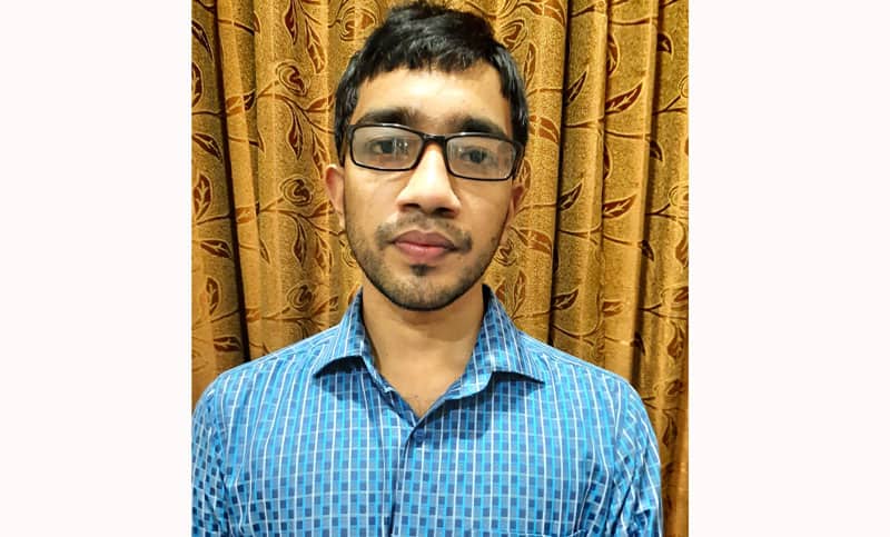 অ্যাডমিন ক্যাডার রেজোয়ান বিশ্ববিদ্যালয়ের পর্ব শেষ করে মোবাইল ব্যবহার করেন!