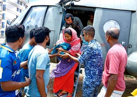 ২৪ ঘণ্টায় ১০ হাজার বন্যার্তকে চিকিৎসা দিয়েছে সশস্ত্র বাহিনী