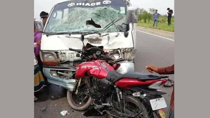 মাদারীপুরে মাইক্রোচাপায় বেয়াই-বেয়াইনের প্রাণহানি