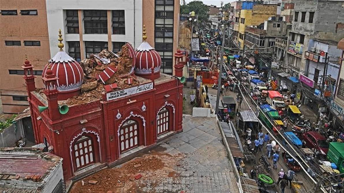 বৃষ্টিতে ধসে পড়েছে দিল্লির ২০০ বছরের পুরনো মসজিদের গম্বুজ