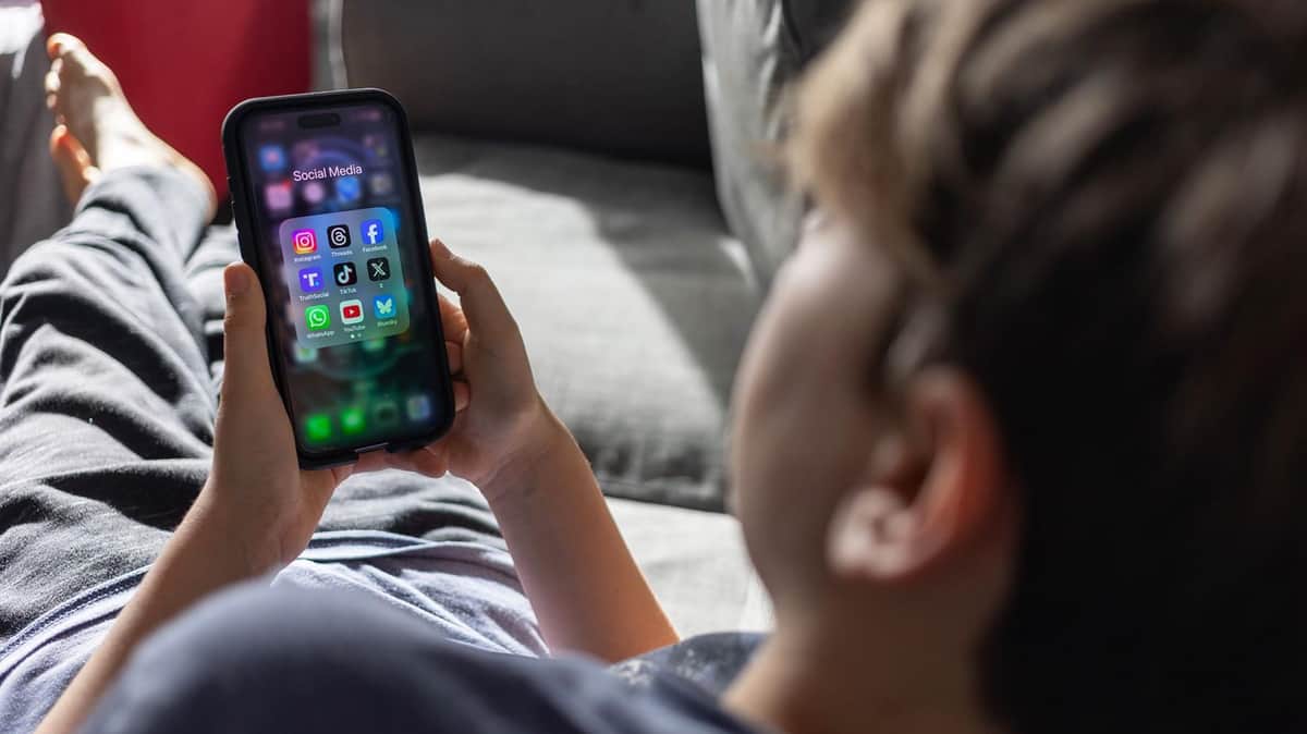 UK social media ban under-16