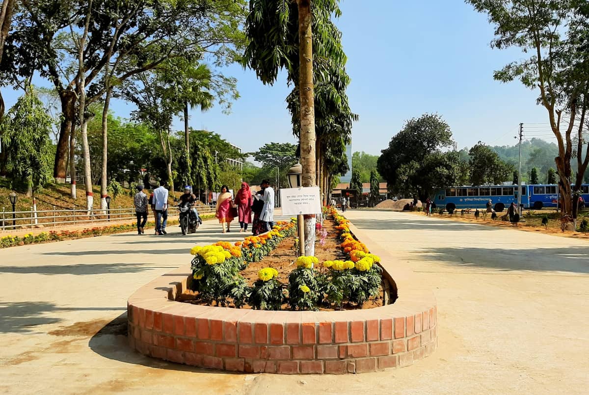 সমাবর্তনে কুবির নতুন সাজ
