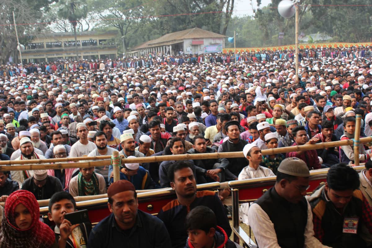 ফরিদপুরে আজহারীর মাহফিলে মুসল্লিদের ঢল