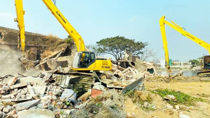 বুড়িগঙ্গার তীরে ৫১ অবৈধ স্থাপনা উচ্ছেদ