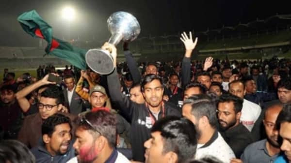 ধোনির সঙ্গে তুলনা করায় যা বললেন আকবর