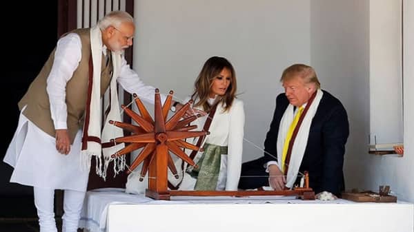গান্ধীর আশ্রমে গিয়ে গান্ধীকেই ভুলে গেলেন ট্রাম্প