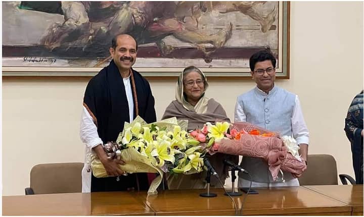 গণভবনে প্রধানমন্ত্রীকে অভিনন্দন জানালেন তাপস-আতিক