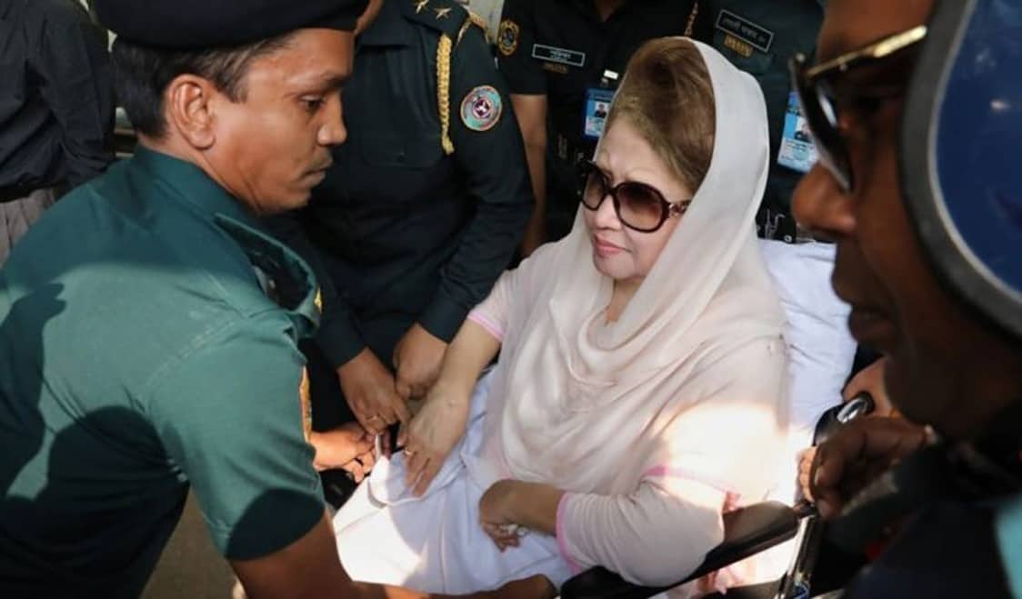 খালেদা জিয়াকে বিদেশ নিয়ে যেতে স্বজনদের আবেদন