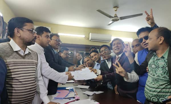 ঢাকা ১০ আসনের টিকেট নিলেন সুপ্রিম কোর্টের বশির