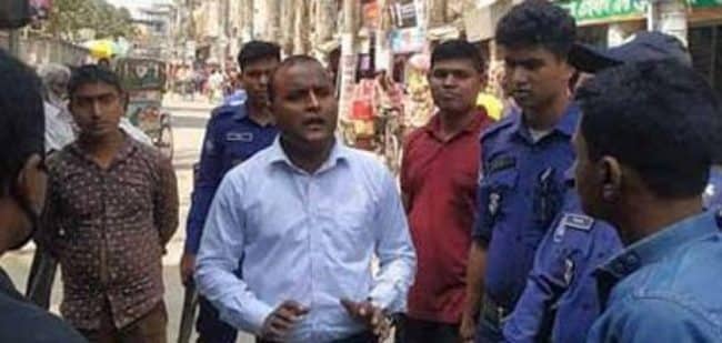 গাইবান্ধায় মাস্কের দাম বেশি নেওয়ায় দোকানিকে জরিমানা