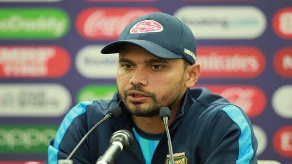 অধিনায়কত্ব ছাড়ার ঘোষণা দিলেন মাশরাফি