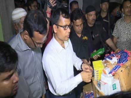 মিটফোর্ডে র্যাবের অভিযানে ৫ কোটি টাকার নকল ওষুধ জব্দ