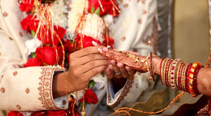 লকডাউনে বিয়ে হবে ভিডিওকলে