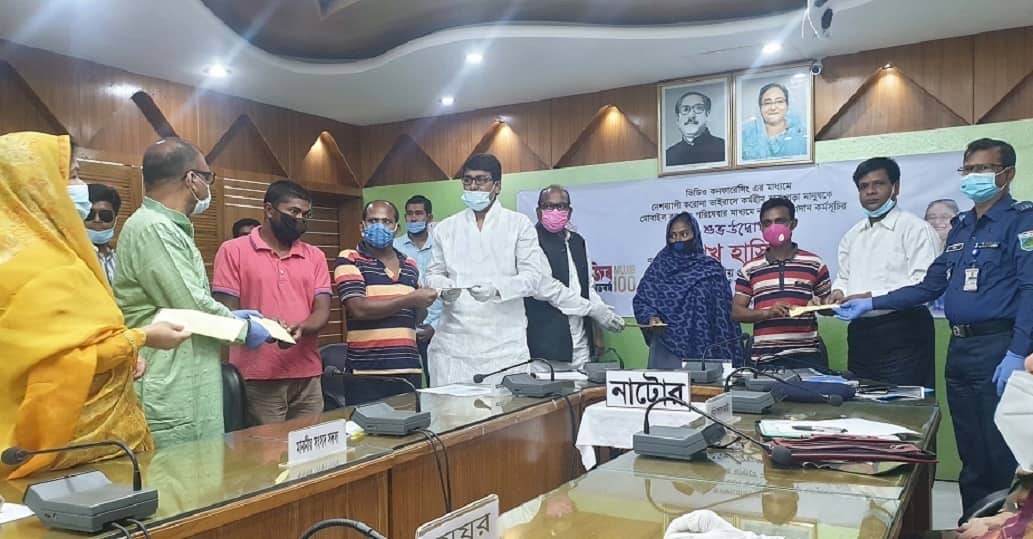 নাটোরে বিশেষ মানবিক সহায়তা কর্মসূচির আওতায় ৫২ হাজার পরিবার