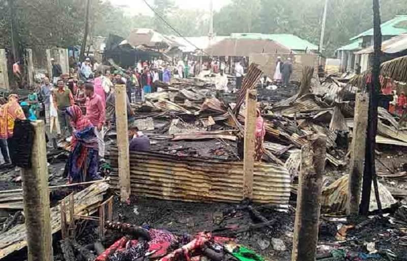 সেহরি খাওয়ার পর নারকীয় তাণ্ডব, জ্বালিয়ে দেওয়া হল ২৬ বাড়ি