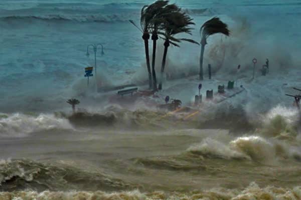 সরাসরি বাংলাদেশের দিকে ধেয়ে আসছে ঘূর্ণিঝড় ‘আম্ফান’