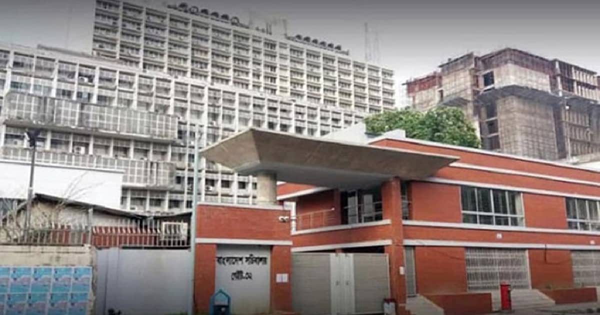সচিবালয়ে প্রবেশে যত হাজার টাকা ফি নিতে চায় সরকার
