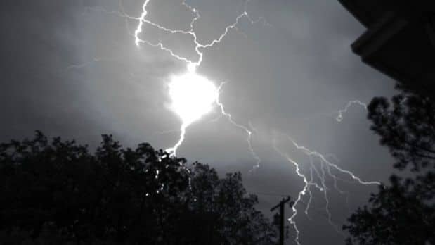বজ্রপাতে প্রাণহানি বাড়ছেই, সারাদেশে ২১ জনের মৃত্যু