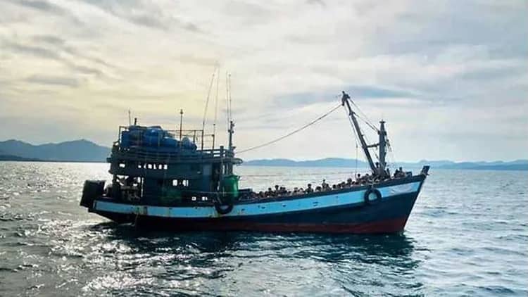মালয়েশিয়ায় ঢোকার চেষ্টায় কয়েক’শ রোহিঙ্গাবাহী নৌকা