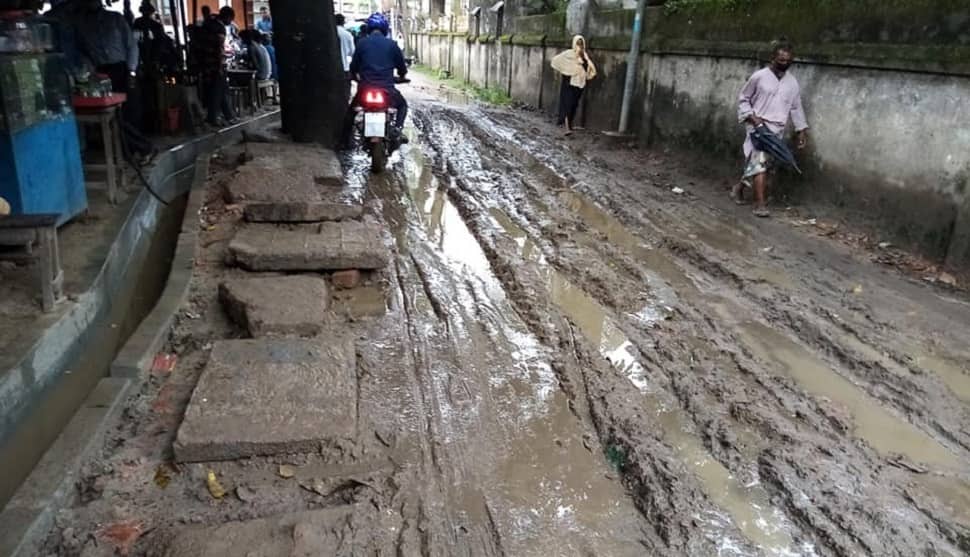 ঠাকুরগাঁও সদর থানায় যাতায়াতের রাস্তার বেহাল দশা