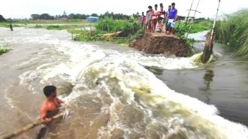 বন্যার পানিতে ডুবে শিশুর মৃত্যু, যুবক নিখোঁজ