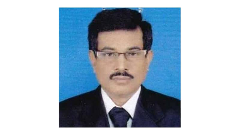 বিভিন্ন হাসপাতাল ঘুরে চিকিৎসা না পেয়ে অ্যাম্বুলেন্সেই আইনজীবীর মৃত্যু