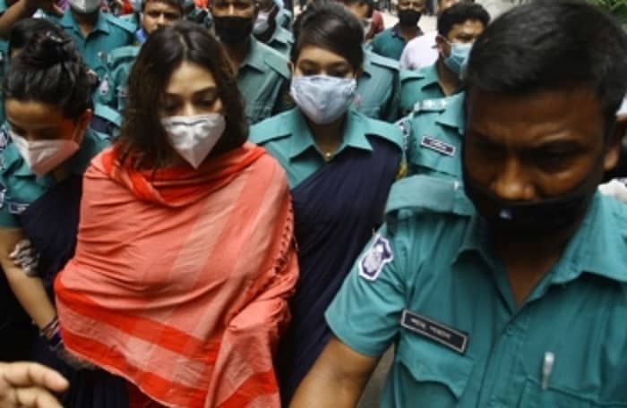 থানায় যেভাবে রাত কাটালেন ডা. সাবরিনা