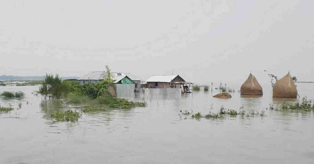রৌমারী শহর রক্ষা বাঁধ ভেঙে ১০ গ্রাম প্লাবিত