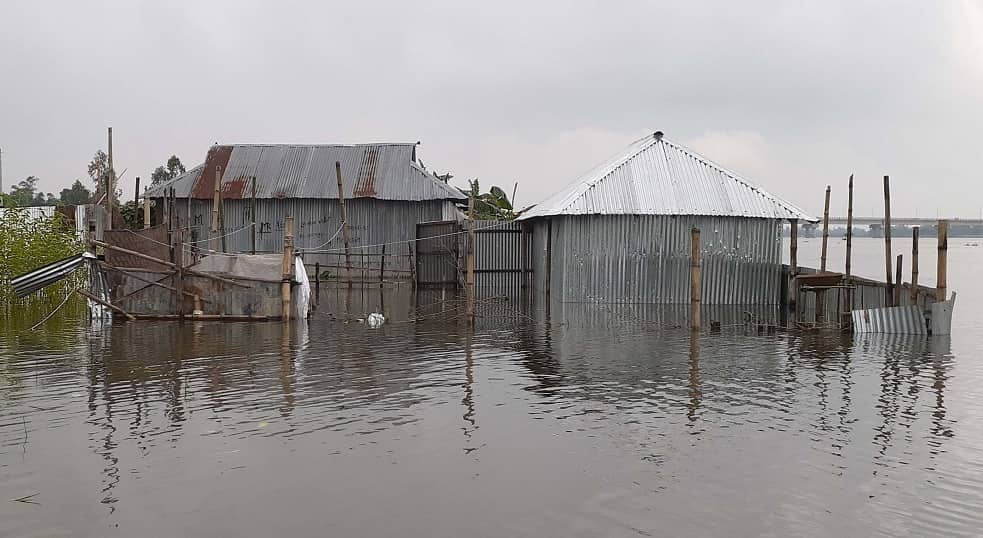 বিপদসীমার ৬৩ সেন্টিমিটার ওপর দিয়ে বইছে ধরলার পানি