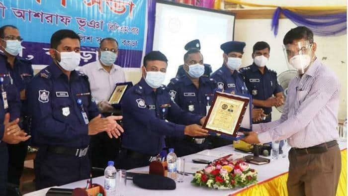 একাই চিকিৎসা দিয়ে ৩ শতাধিক করোনা রোগীকে সুস্থ করে সম্মাননা পেলেন ডা. অসিম