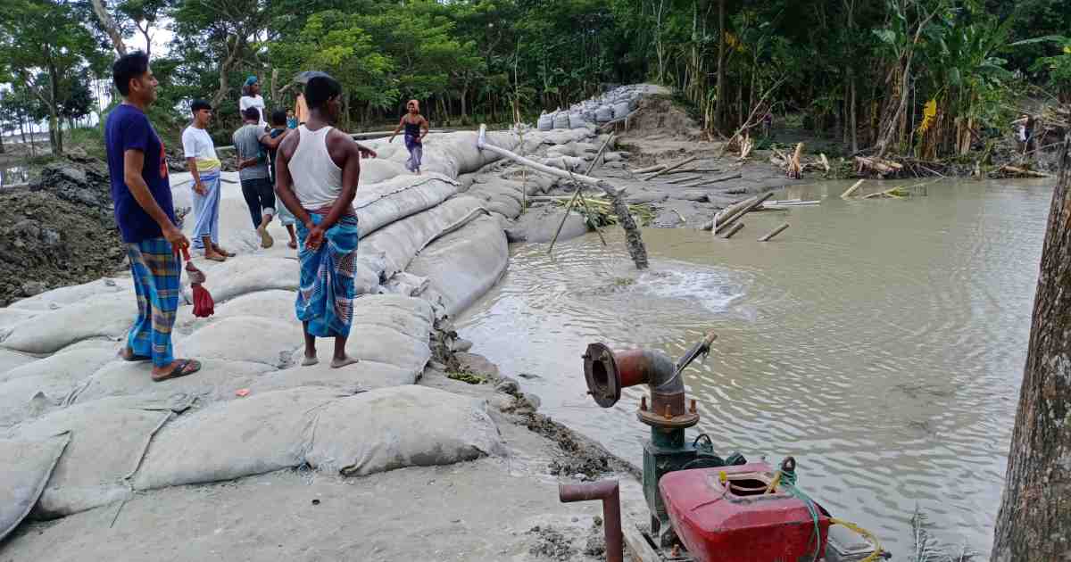 ভোলায় ভেঙে যাওয়ার ৮ দিন পর বেড়িবাঁধ মেরামত