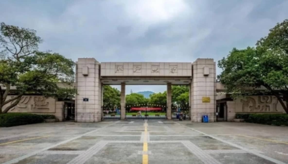 চীনে বিশ্ববিদ্যালয়ের এক শিক্ষার্থী বহিষ্কার