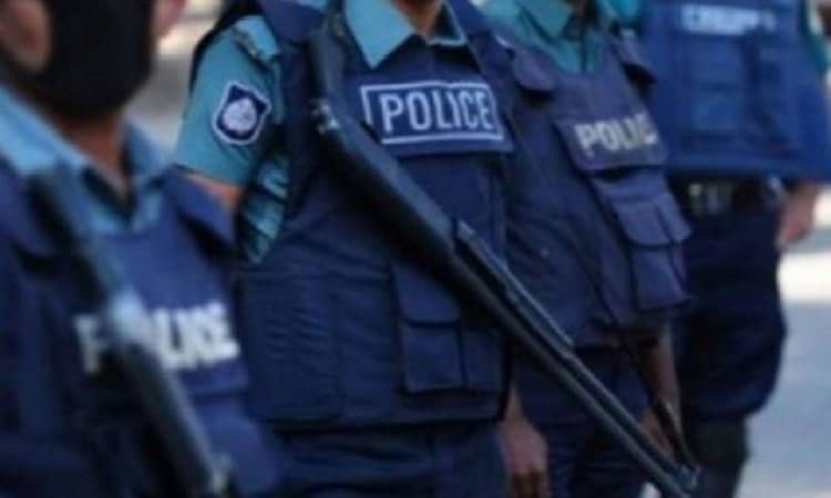 পুলিশ সদস্যরা বিপথে যায় কীভাবে?