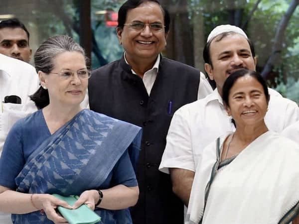ক্ষমতাসীন বিজেপিকে রুখতে সোনিয়া-মমতা বৈঠক