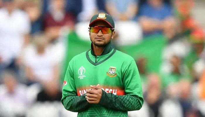 কভিড টেস্টের নমুনা দিলেন সাকিব