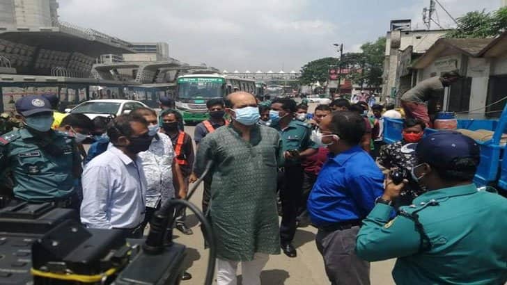 ’বিলবোর্ডটি ১৬ বছরে কেউ নামাতে পারেনি, আমি এখনই অপসারণ করলাম’