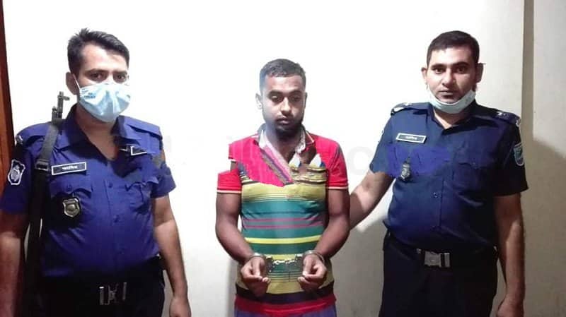 মাদরাসার মেঝেতে শুইয়ে ছাত্রীর সম্ভ্রম নষ্টের চেষ্টা