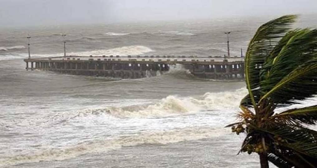 সন্ধ্যা ৬টা নাগাদ নিম্নচাপটি উপকূল অতিক্রম করতে পারে