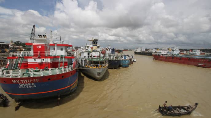 ১১ দাবিতে সারাদেশে চলছে অনির্দিষ্টকালের নৌযান ধর্মঘট