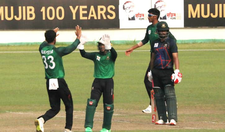 মেহেদির ঝড়ে দুইশ পেরোলো তামিম একাদশ