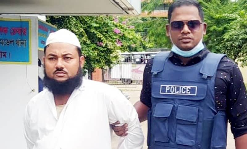 রুটিন মাফিক প্রতি রাতে বলাৎকার করেন নাছির হুজুর