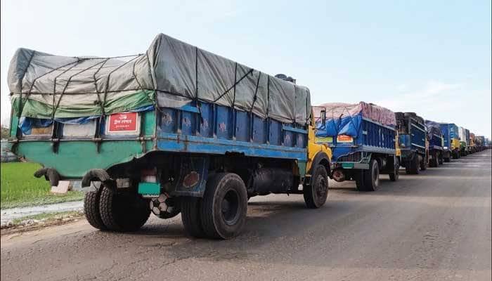 সারাদেশে ৪৮ ঘণ্টার পণ্য পরিবহন ধর্মঘটের ডাক
