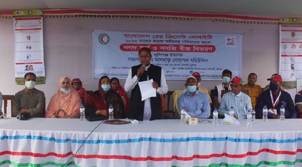 মুন্সীগঞ্জে বন্যায় ক্ষতিগ্রস্ত পরিবারের মাঝে নগদ অর্থ ও বীজ বিতরণ